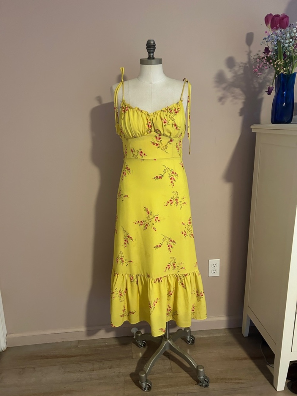 Hailey Floral Print Midi Dress in Multi
LINE & DOT size XS yellow pink flowers